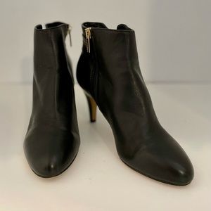 Vince Camuto black leather bootie - size 6